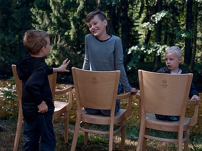 SADLÍK – STÜHLE FÜR MOMENTE, DIE WIRLKICH ZÄHLEN